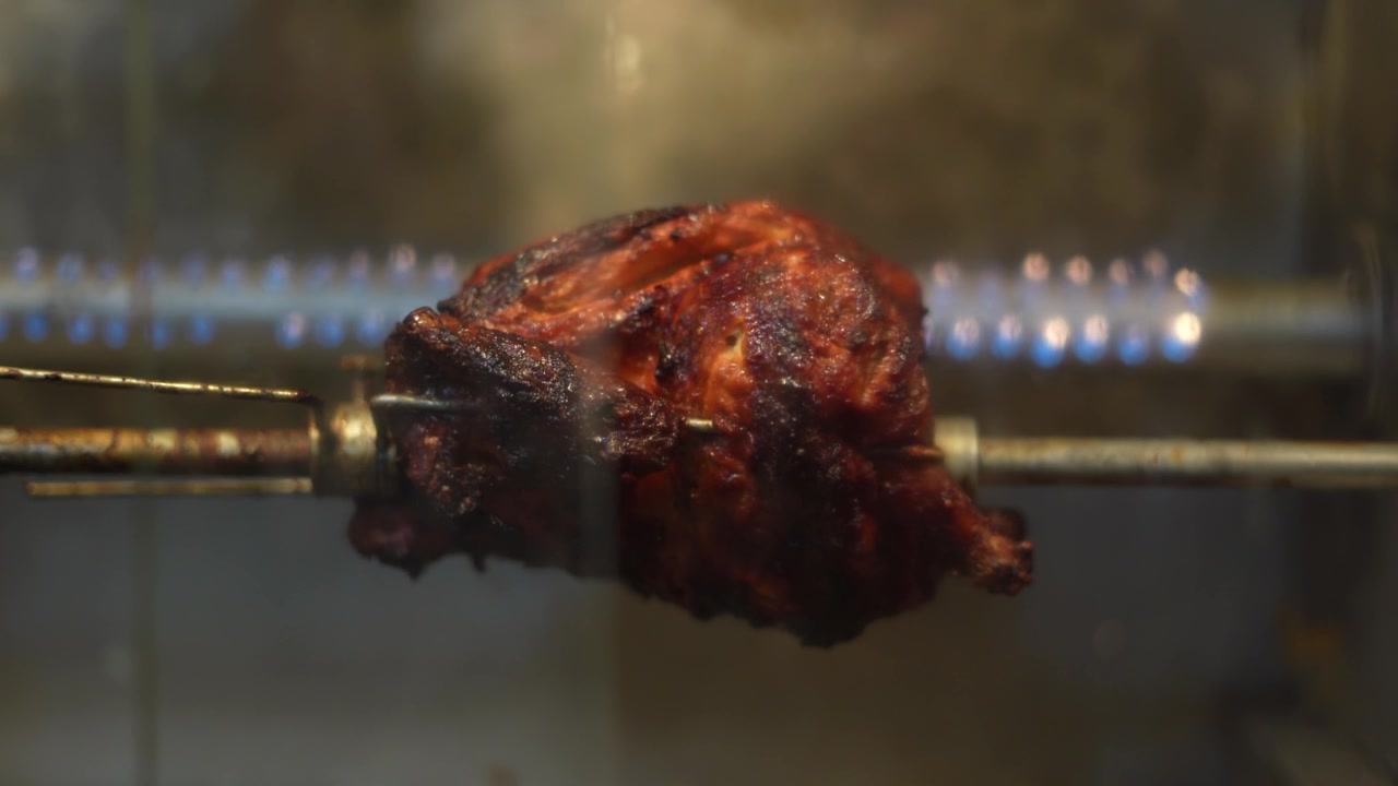 4K视频shawai烤鸡视频素材画面2