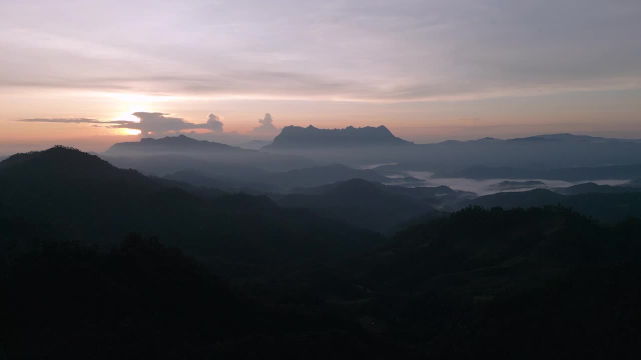 早上鸟瞰土銮江岛山视频素材