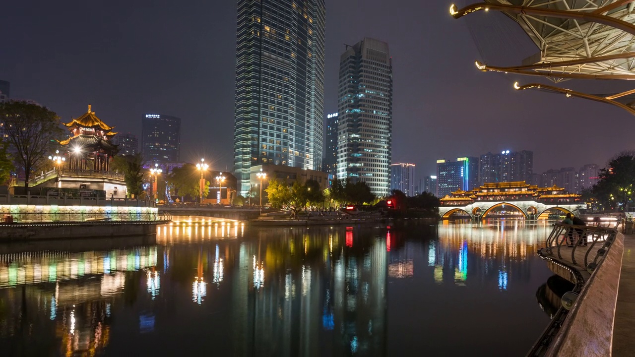 成都安顺大桥和锦江在夜间时间流逝视频下载