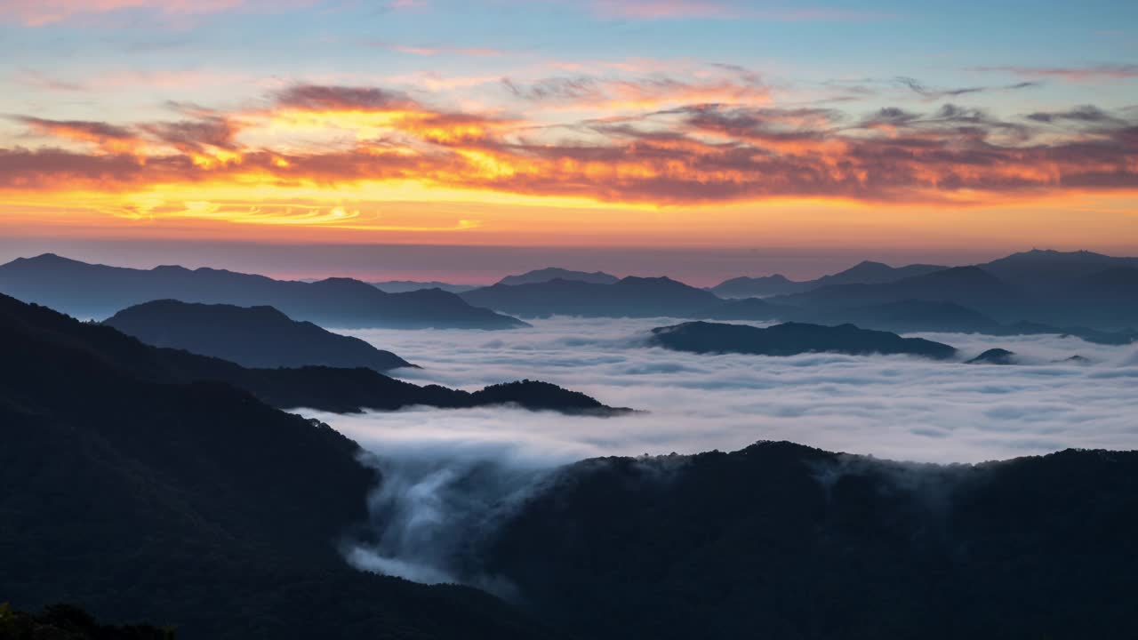 自然风景-山，云海，雾，日出和黎明/韩国京畿道视频素材