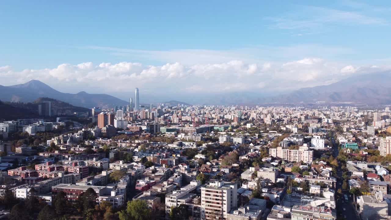 智利圣地亚哥市的无人机视图视频素材