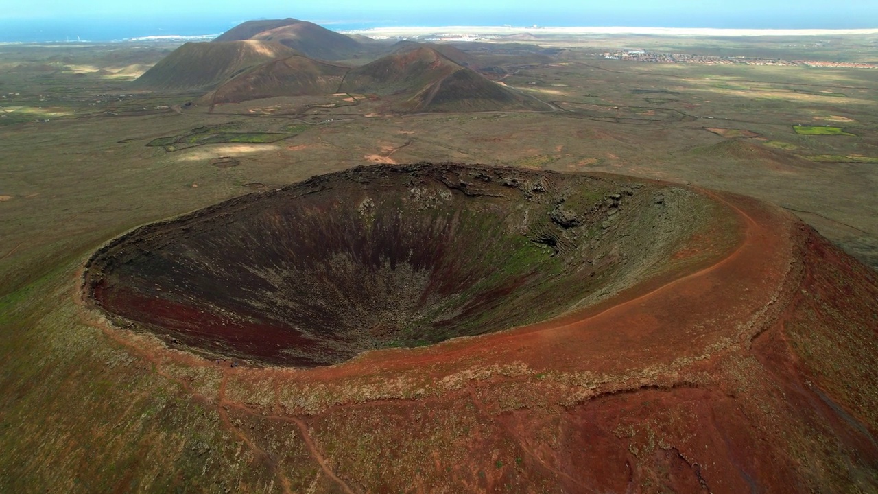 无人机拍摄的富埃特文图拉岛的Hondo火山视频素材