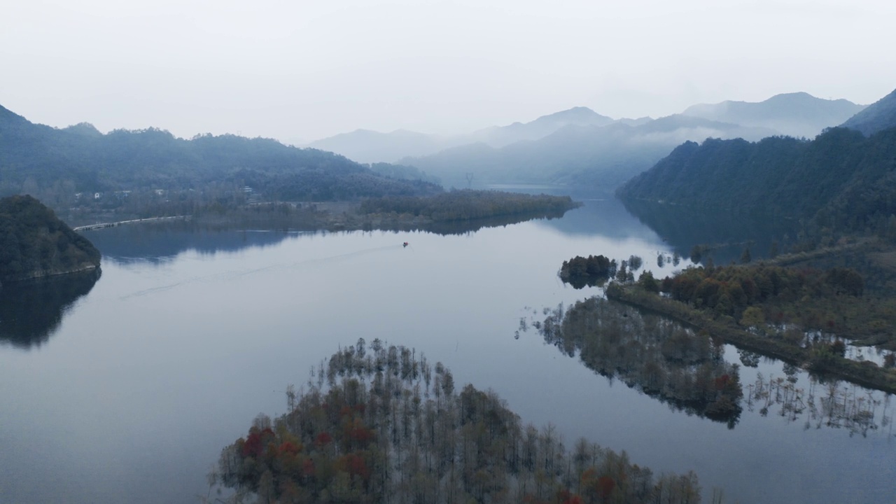 自然景观航拍与河流，森林，山脉视频素材