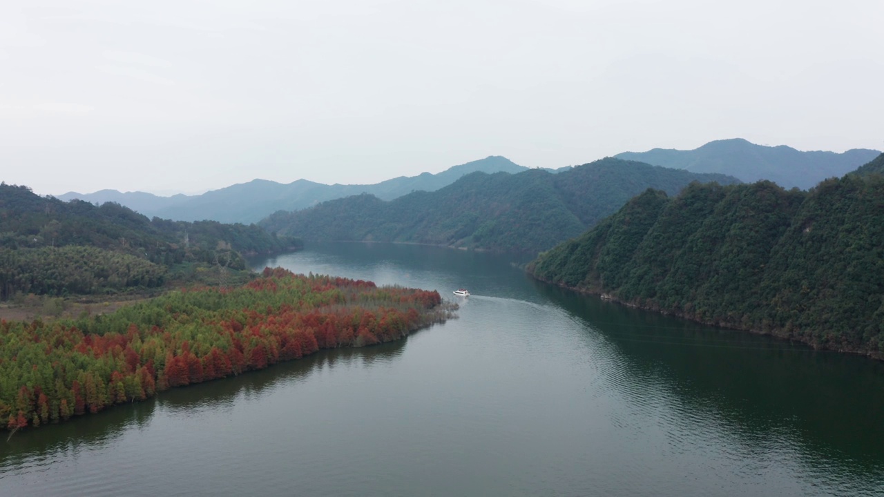 自然景观航拍与河流，森林，山脉视频素材