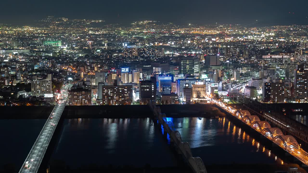 日本大阪高速公路渡河交通的鸟瞰图视频素材