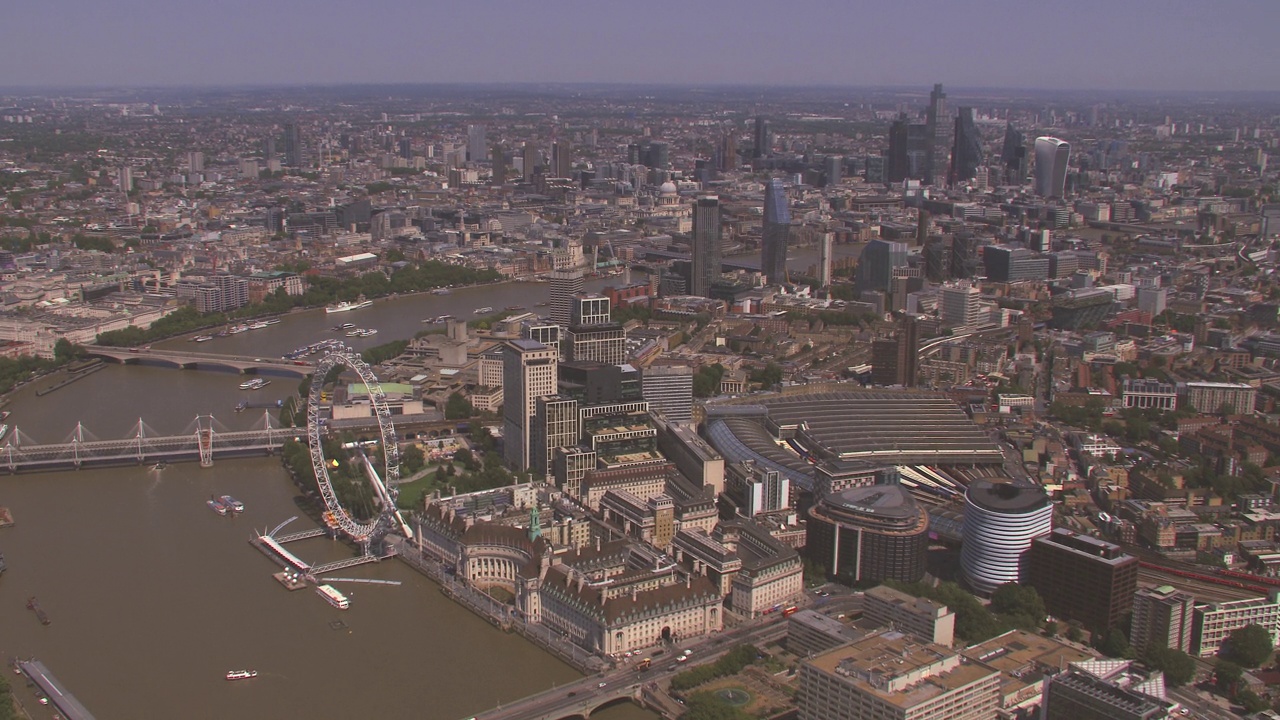 鸟瞰伦敦市中心和泰晤士河，英国。4 k视频素材