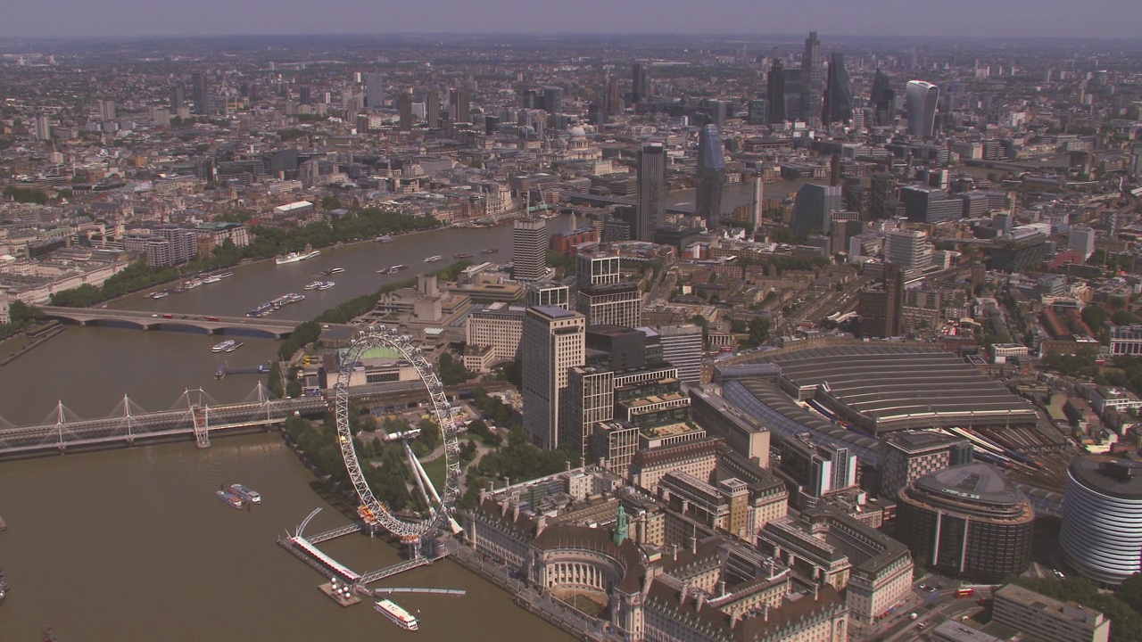 鸟瞰伦敦市中心和泰晤士河，英国。4 k视频素材