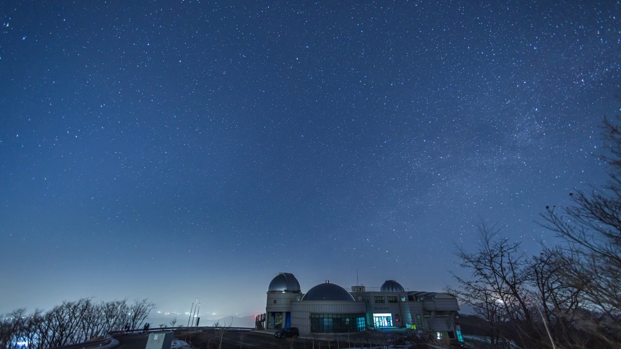 自然风景-天文台，星星，痕迹和夜空/江原道，韩国视频素材