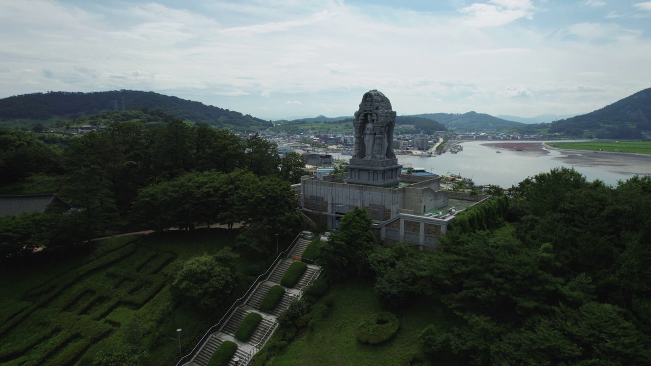 百济佛教诞生地雕像/全罗南道灵光郡视频素材