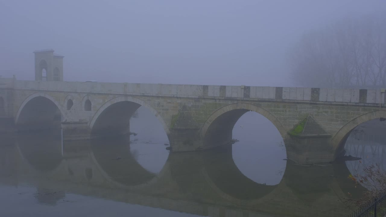 Meriç Bridge on the Meriç river in Edirne - Turkey. A foggy day视频素材