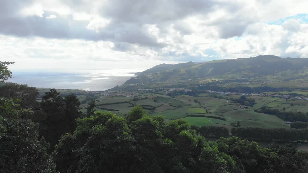 Flying Above Forest in Stunning Landscape of São Miguel Island, Azores视频素材