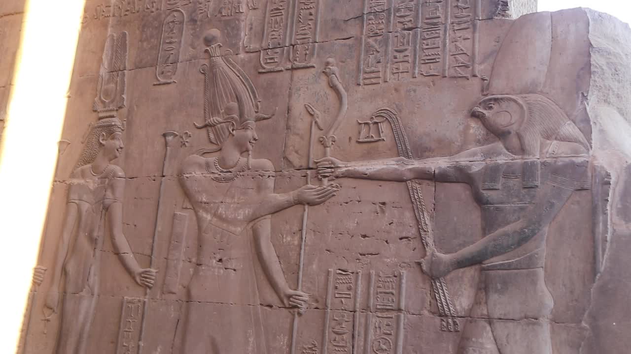 Sobek浮雕，Kom Ombo神庙，埃及视频素材