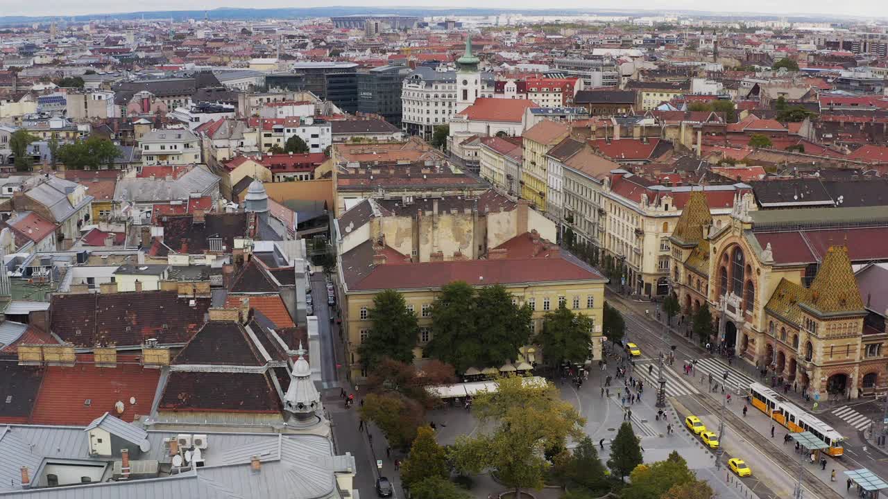 aerial view over Budapest Hungary Győr, downtown, pedestrian street and city hall - with a busy day of the weekend with a traveler, traffic jam and transportation in summer of Budapest, Hungary视频素材