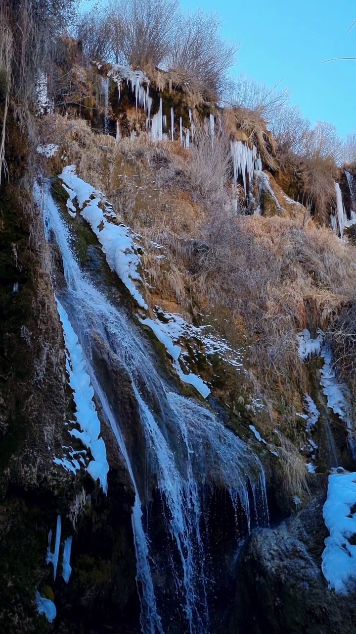 冬天的瀑布，Girlevik瀑布(Erzincan)视频素材