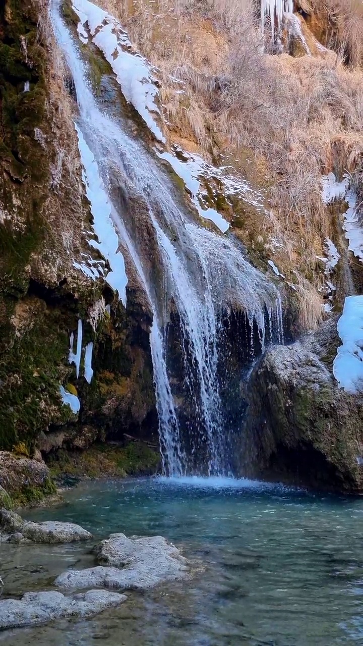 冬天的瀑布，Girlevik瀑布(Erzincan)视频素材