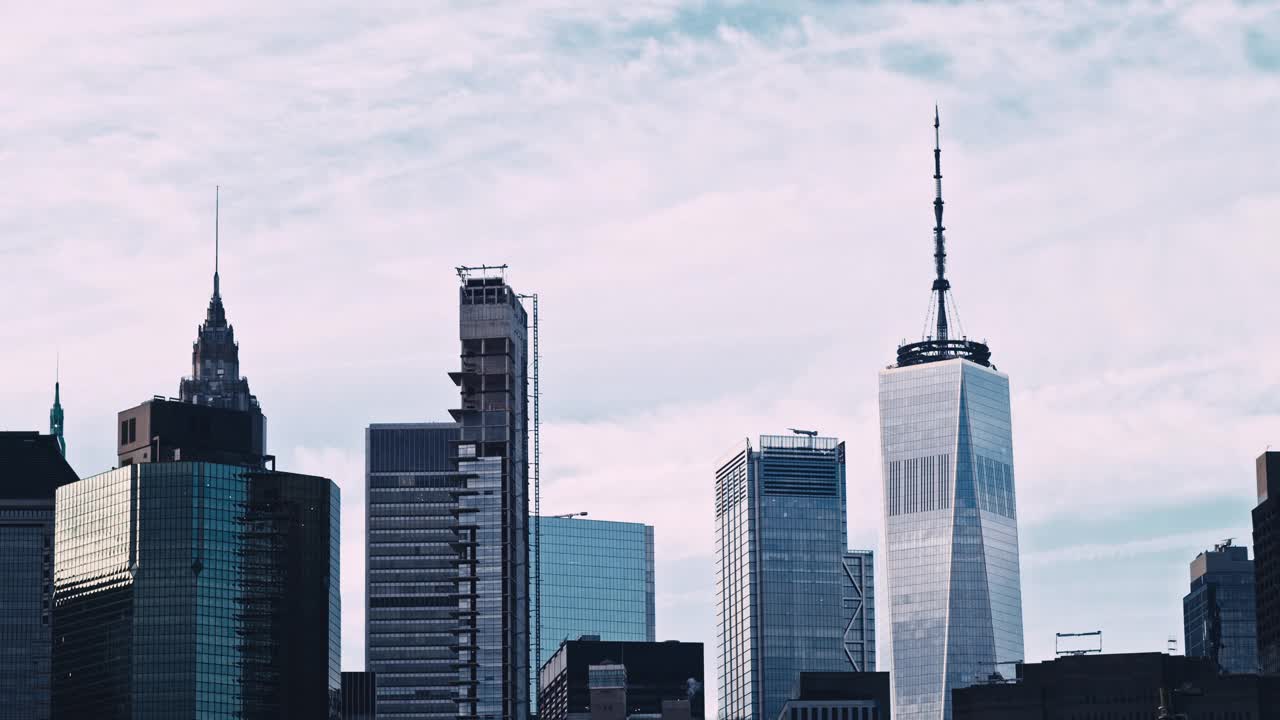 时间圈移动曼哈顿市中心的天空视频素材