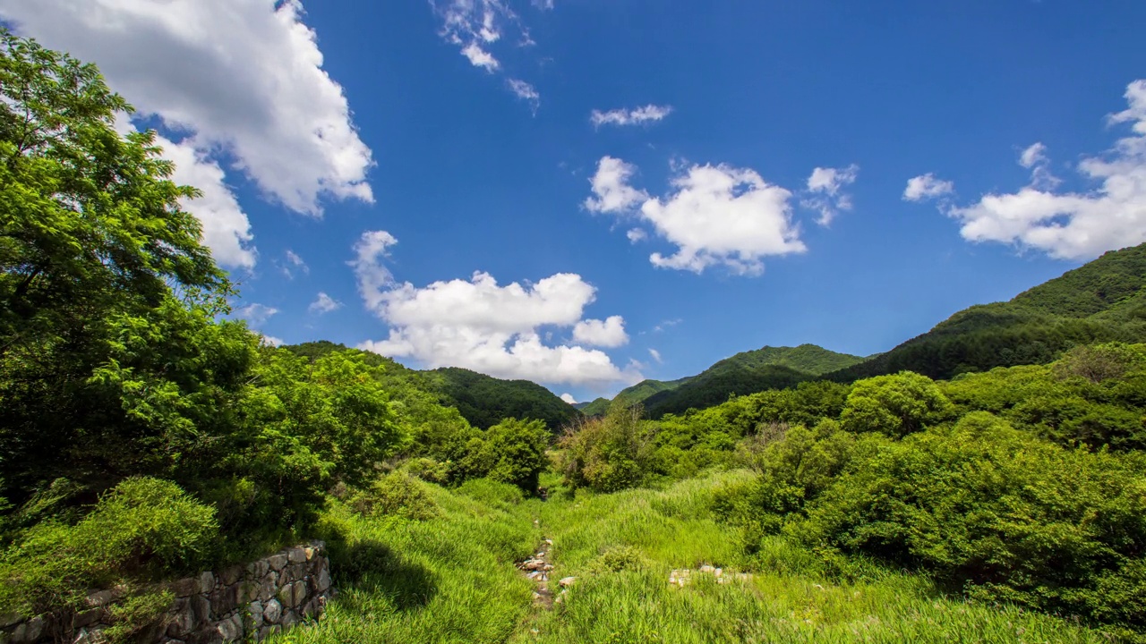 韩国江原道麟蹄郡山的自然风光视频素材