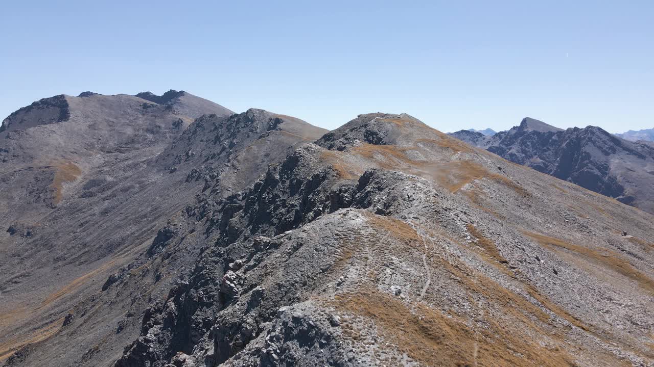 高空无人机拍摄的阿尔卑斯山脉视频素材