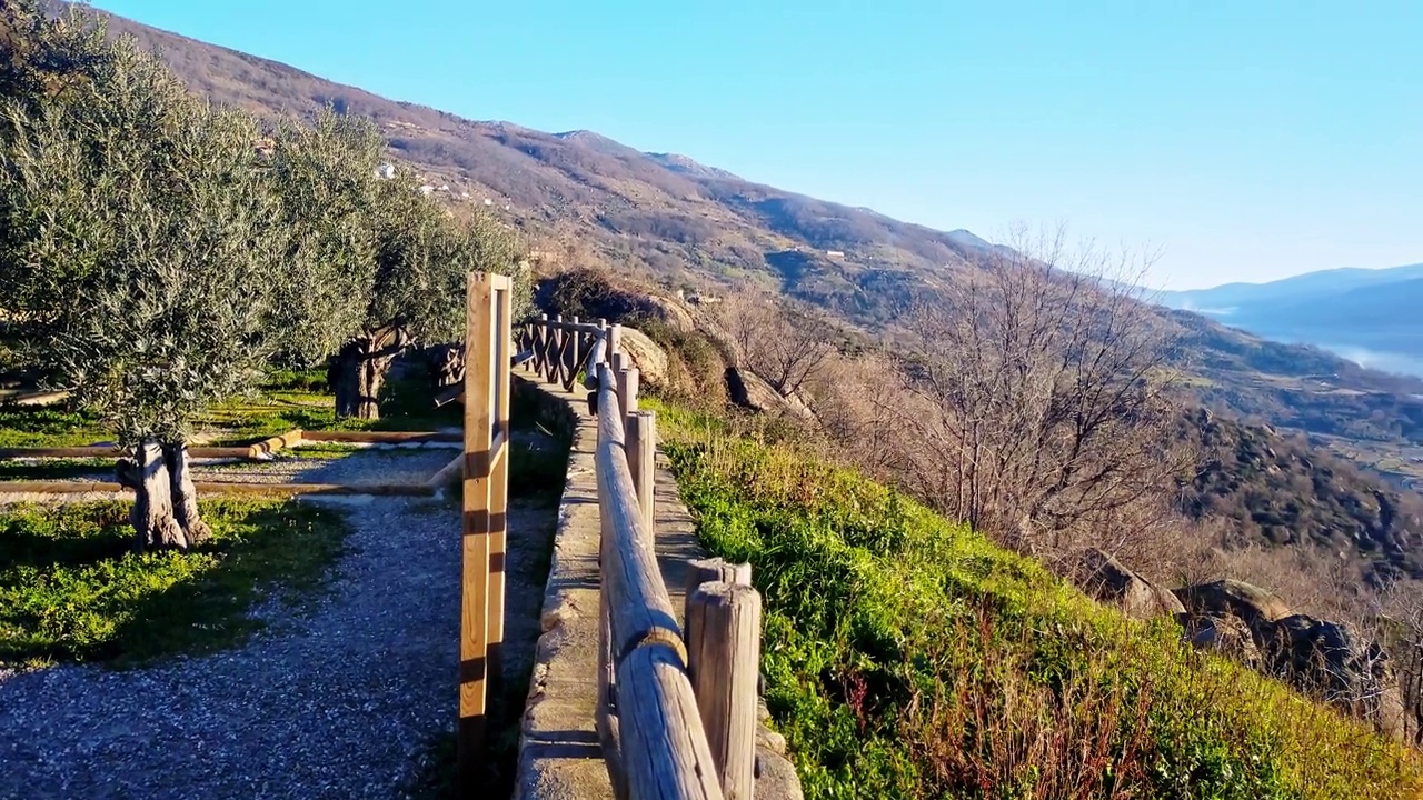 西班牙埃斯特雷马杜拉的“山谷”全景景观照片。度假，旅游，冒险，美食和乐趣的概念。视频下载