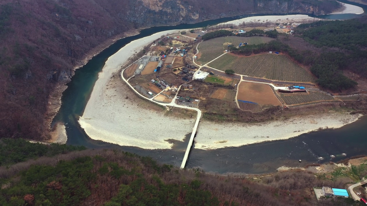 韩国江原道旌善郡东江江周边地区和Jejang村视频素材