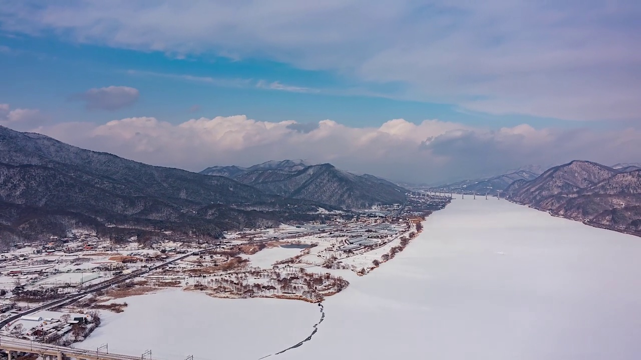 北江江周围的景色和冬季的水花园/南杨州市，韩国京畿道视频素材