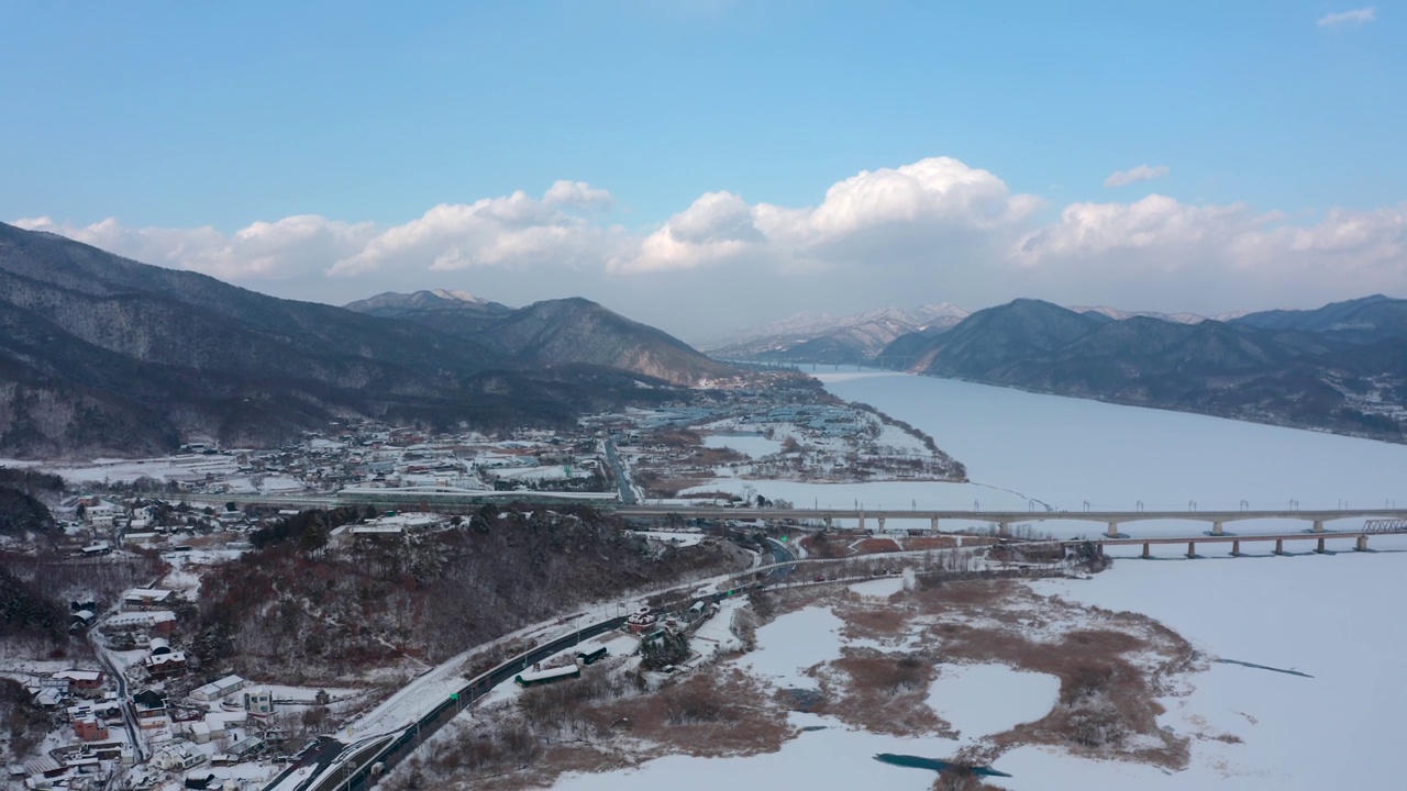 北江江周围的风景，云吉山站，冬季的自行车道和水上花园/南杨州市，韩国视频素材