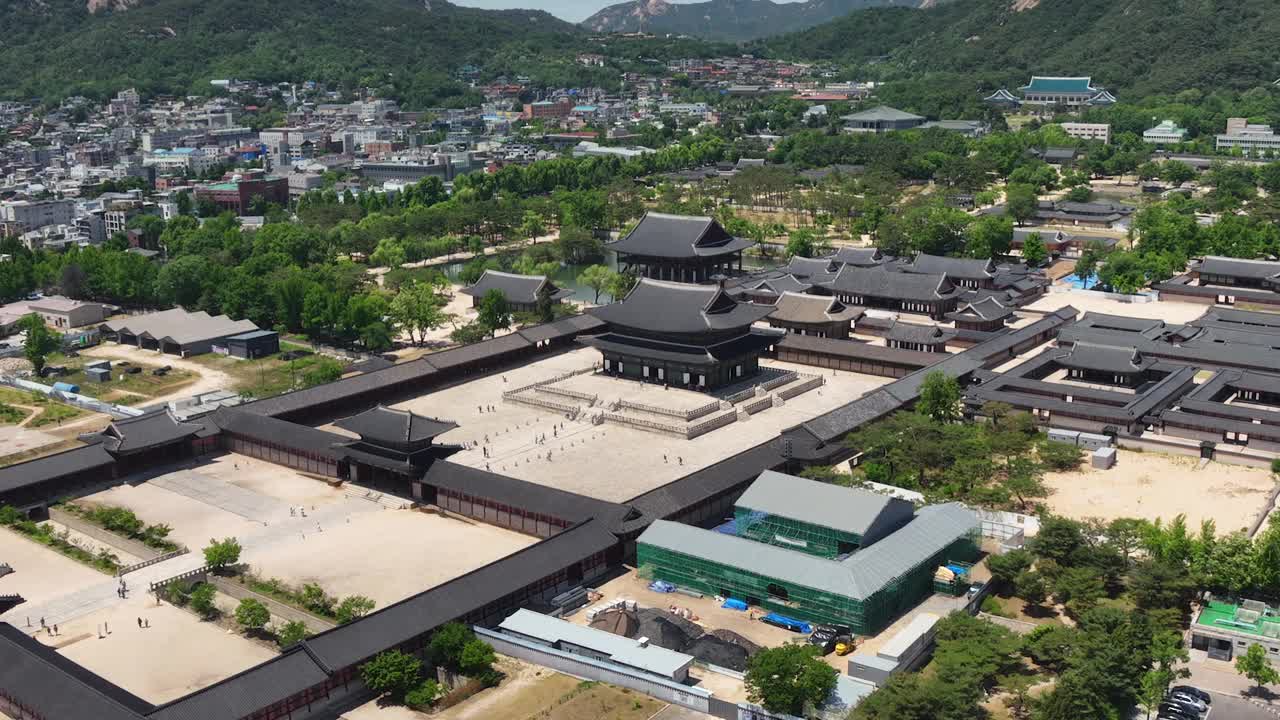 景福宫和青瓦台周围的城市景观/钟路区，韩国首尔视频素材