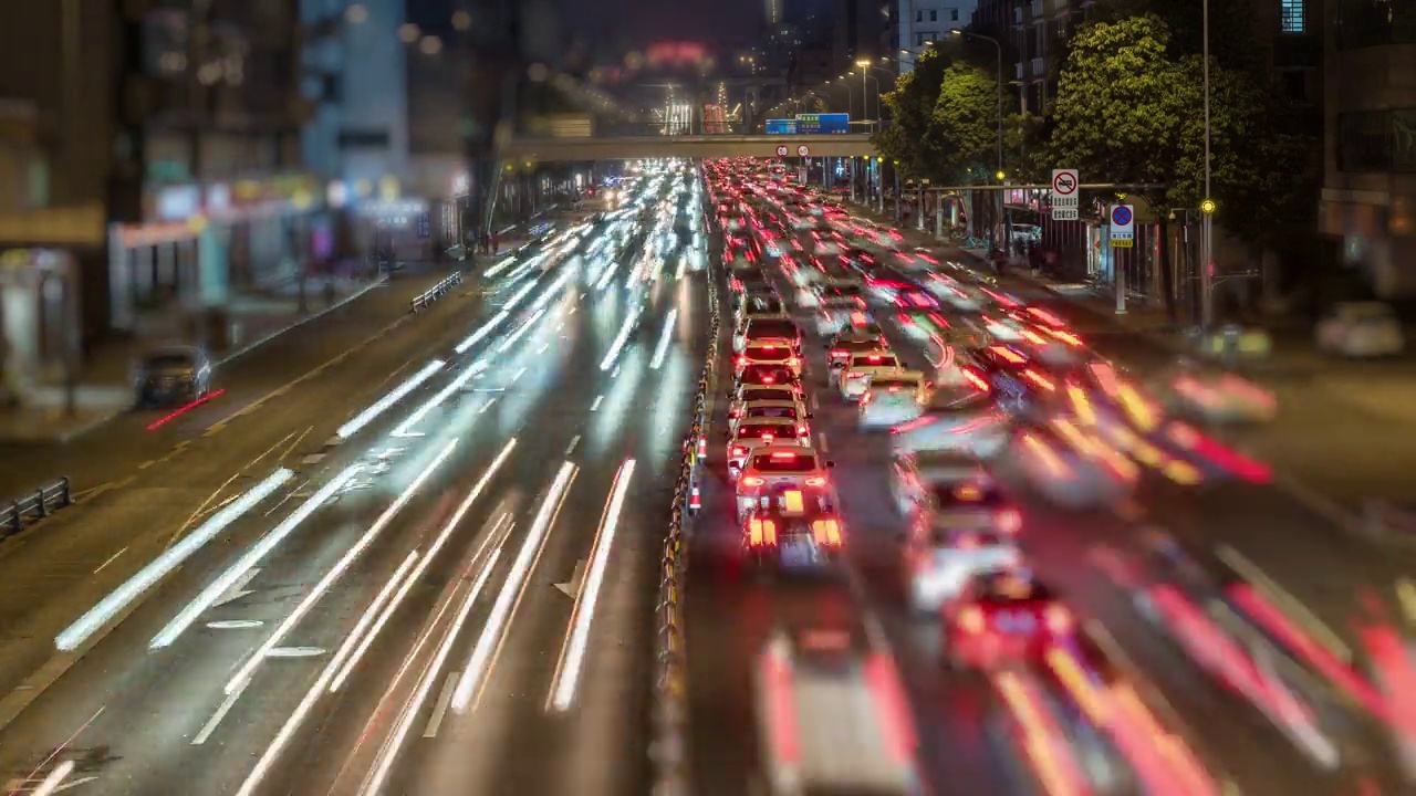 夜间汽车交通高架视图视频素材