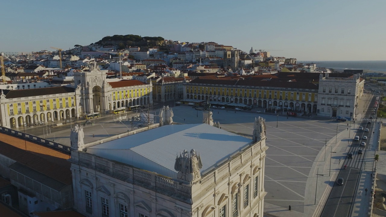 Aerial view of Praça do Comercio square on a sunny morning  , in Lisbon near de Tagus River视频素材