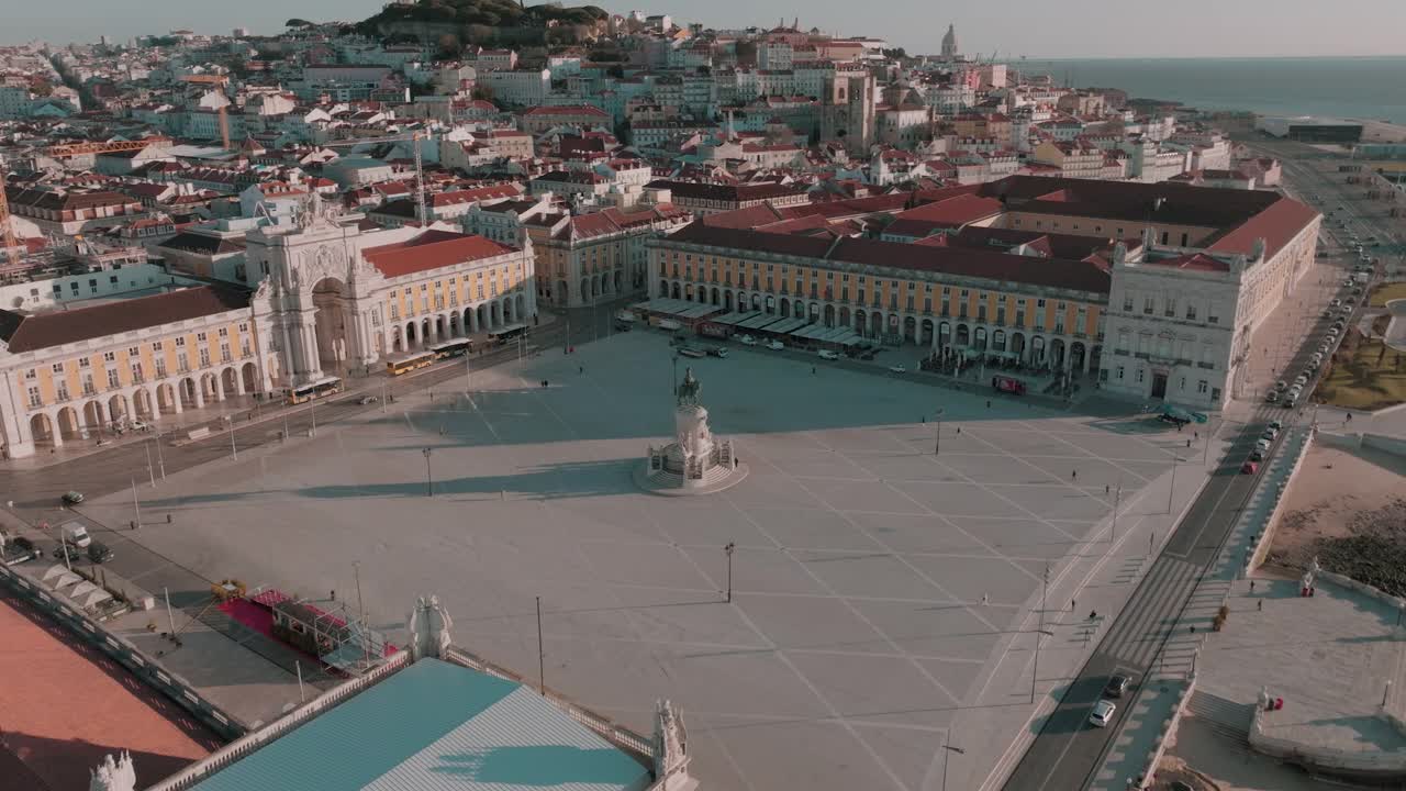 Aerial view of Praça do Comercio square on a sunny morning  , in Lisbon near de Tagus River视频素材