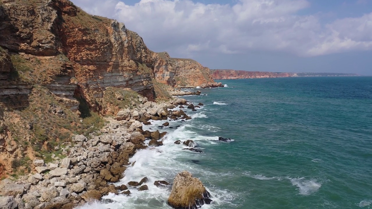 保加利亚黑海岩石海岸视频素材