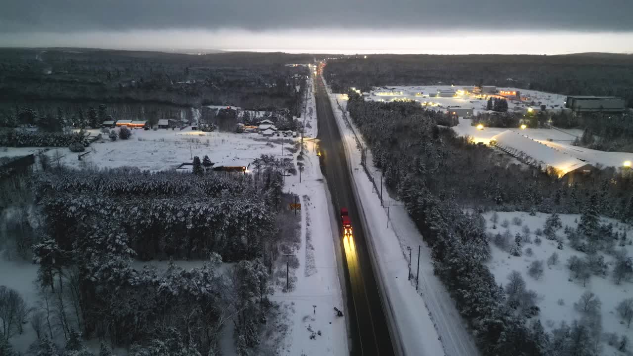 冬天结冰的道路无人机拍摄视频素材