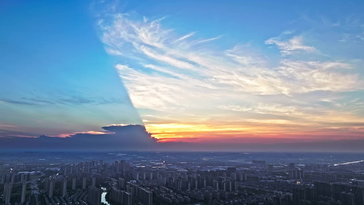 日落时分杭州城市天际线和天空云彩的鸟瞰图视频素材