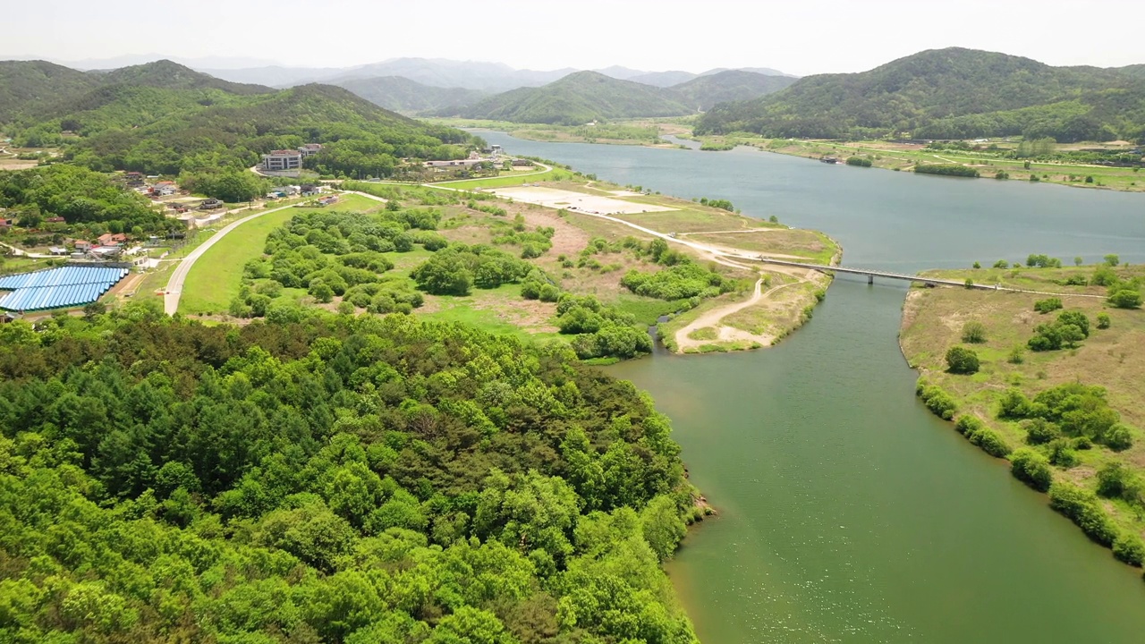 春天的南汉江和江天岛周围的自然风光/韩国京畿道骊州市视频素材