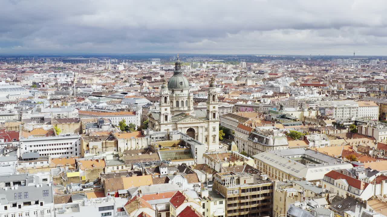 aerial view over Budapest Hungary Győr, downtown, pedestrian street and city hall - with a busy day of the weekend with a traveler, traffic jam and transportation in summer of Budapest, Hungary视频素材