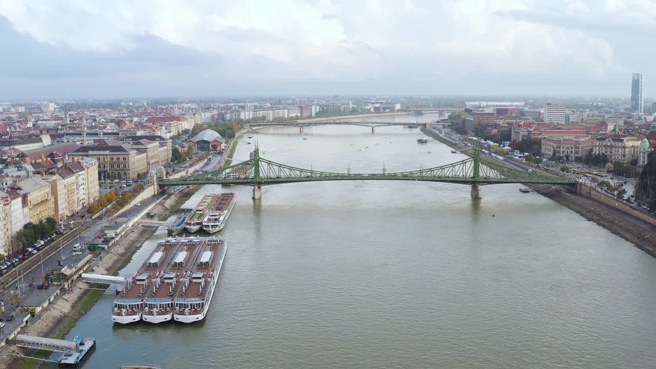 aerial view over Budapest Hungary Győr, downtown, pedestrian street and city hall - with a busy day of the weekend with a traveler, traffic jam and transportation in summer of Budapest, Hungary视频素材