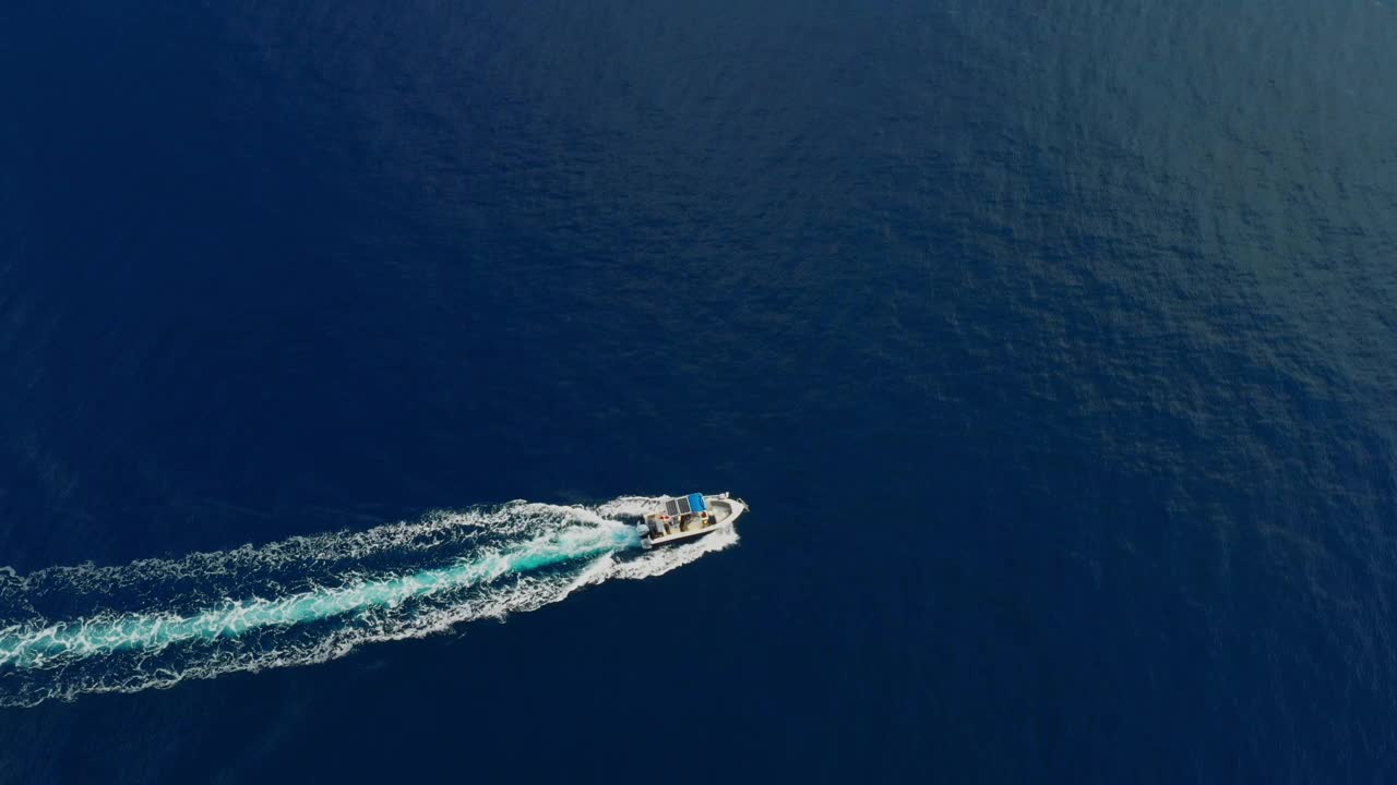 海上快艇，空中无人机视频素材