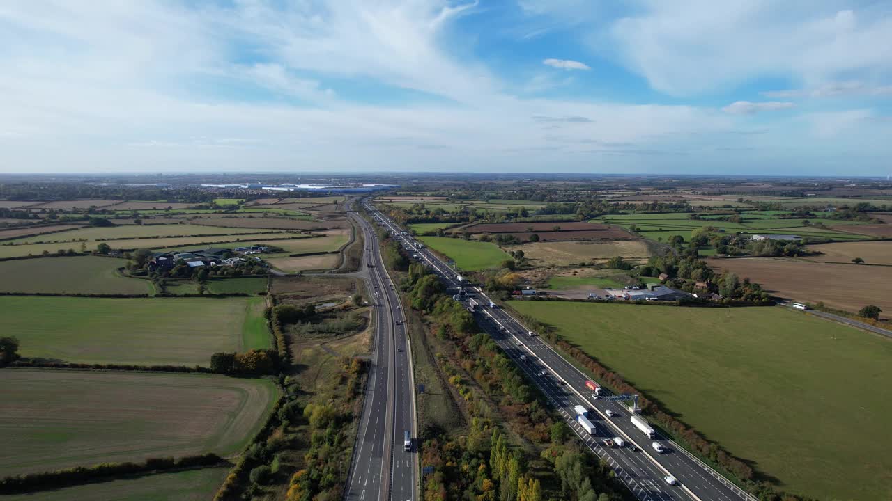 英国的高速公路和交通视频素材