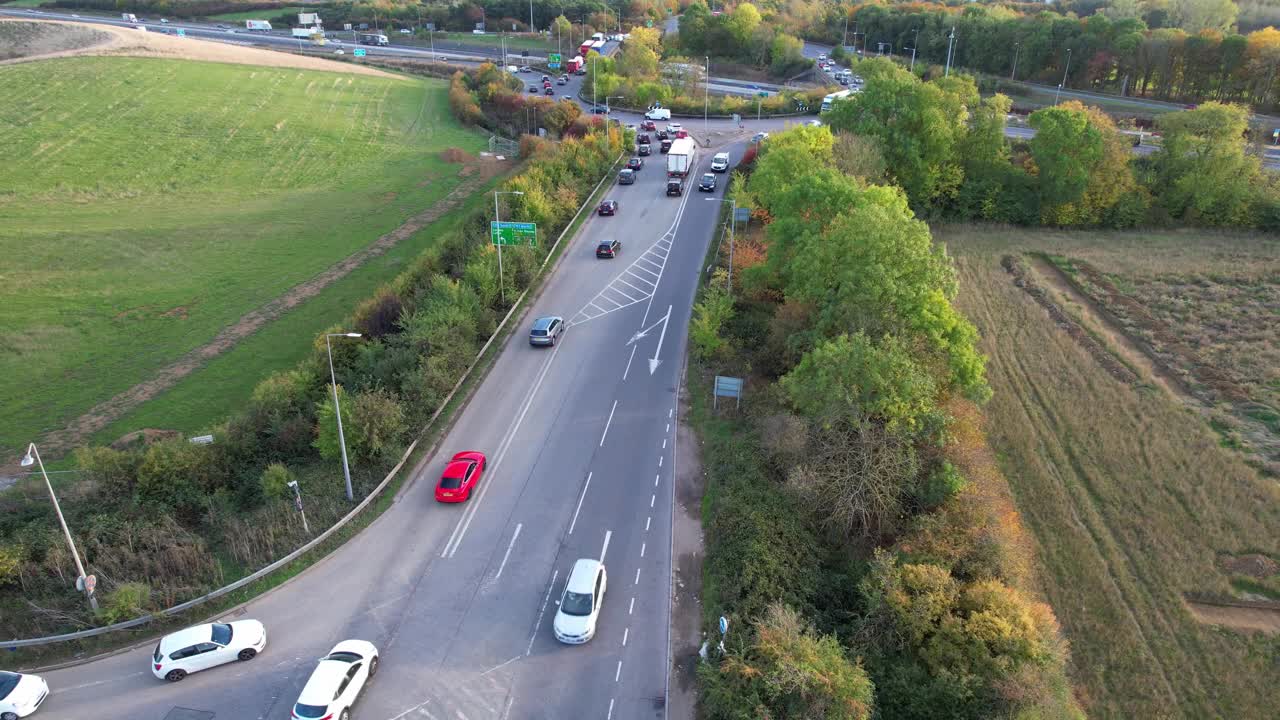 英国的高速公路和交通视频素材