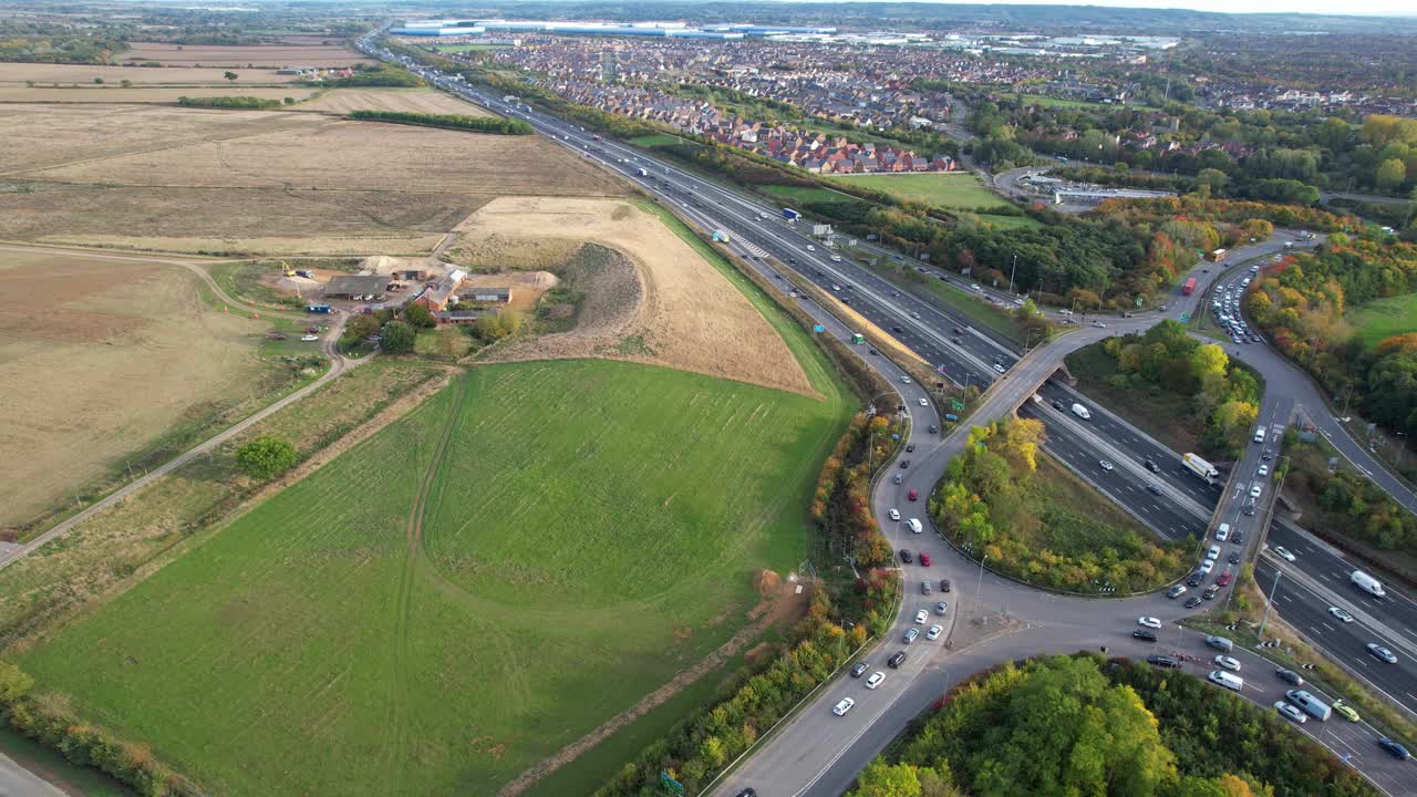 英国的高速公路和交通视频素材