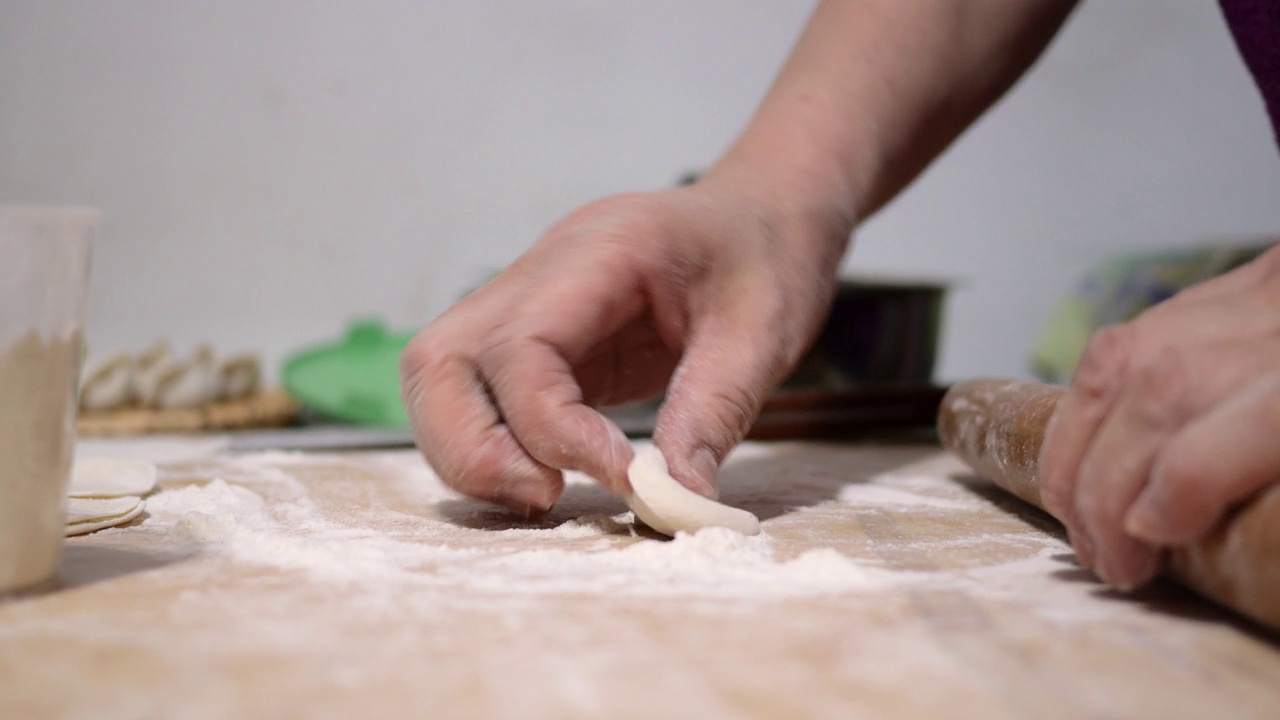 煮饺子(饺子)视频素材