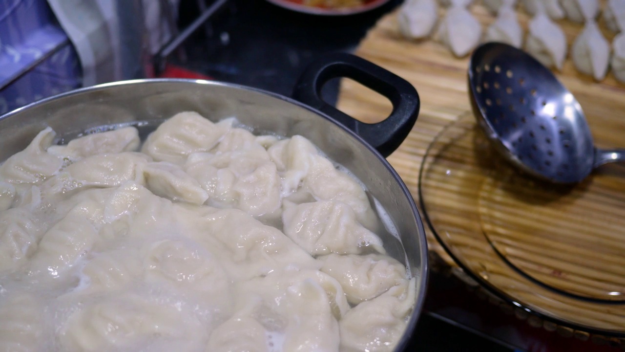 水煮饺子(饺子)视频素材