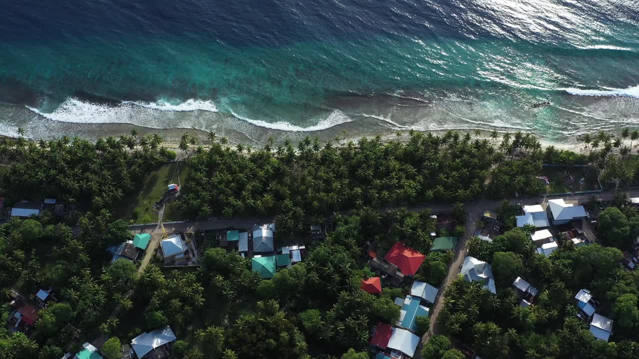 富瓦穆拉的鸟瞰图，马尔代夫群岛上的一个小岛。视频素材