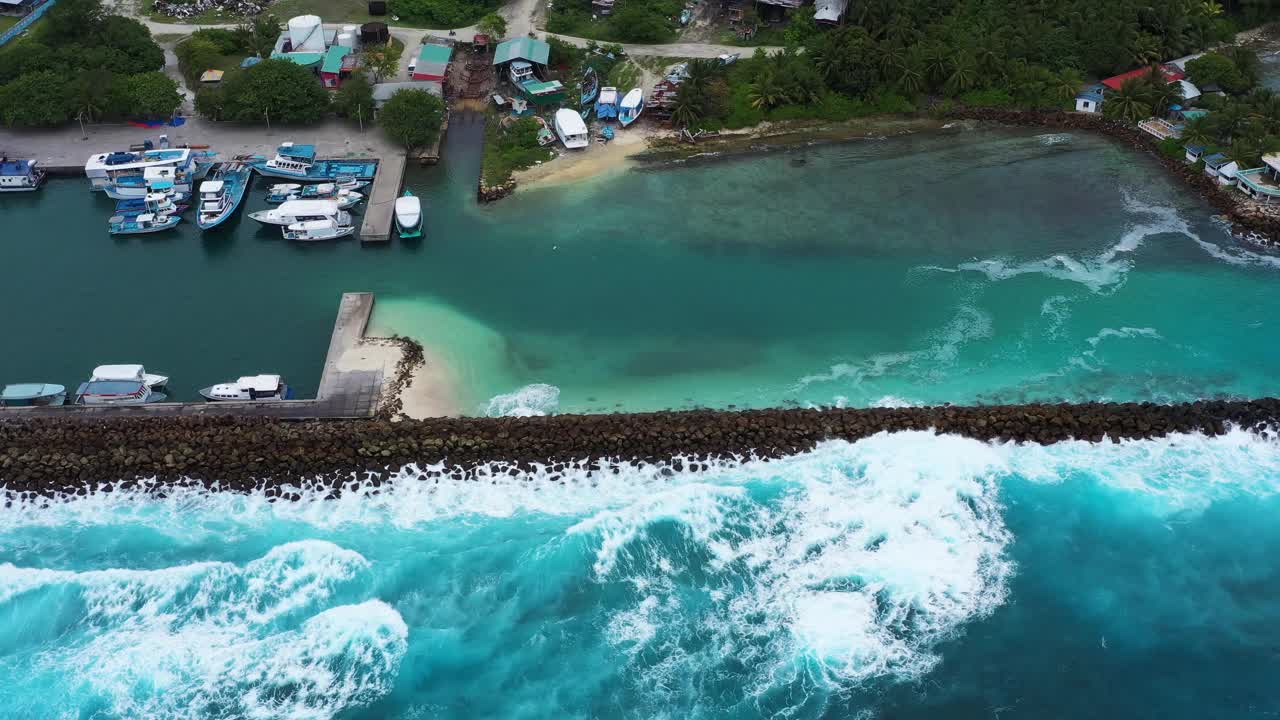 富瓦穆拉的鸟瞰图，马尔代夫群岛上的一个小岛。视频素材