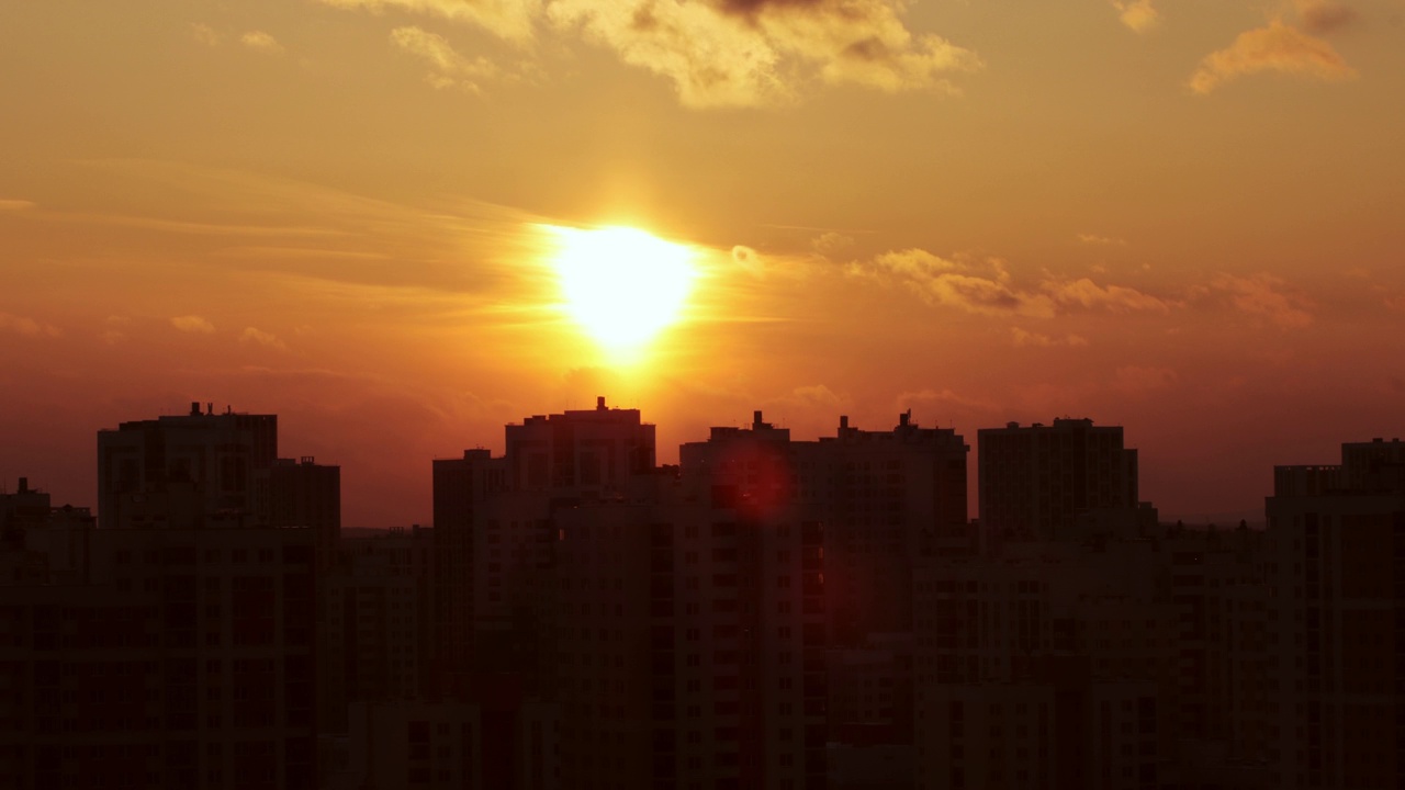 日落在城市的时间流逝视频素材