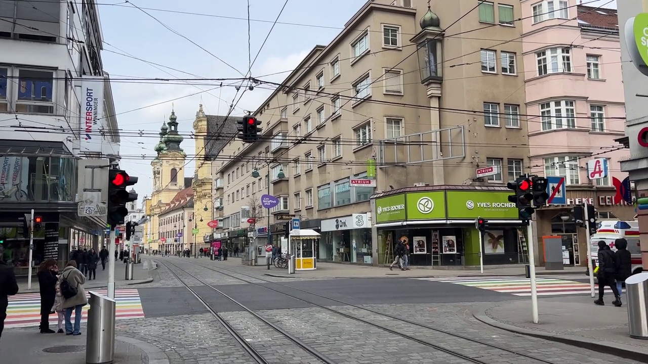 Linz Landstrasse在Mozartstrasse路口视频素材