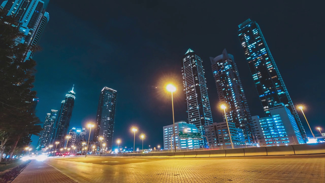 摩天大楼的夜景随时间流逝视频素材