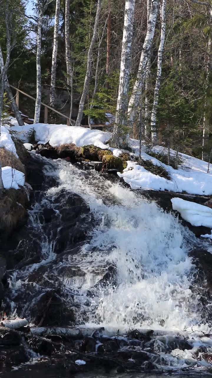 Rapids in Kemppilän Myllykoski, Ruokolahti Finland, vertical视频素材