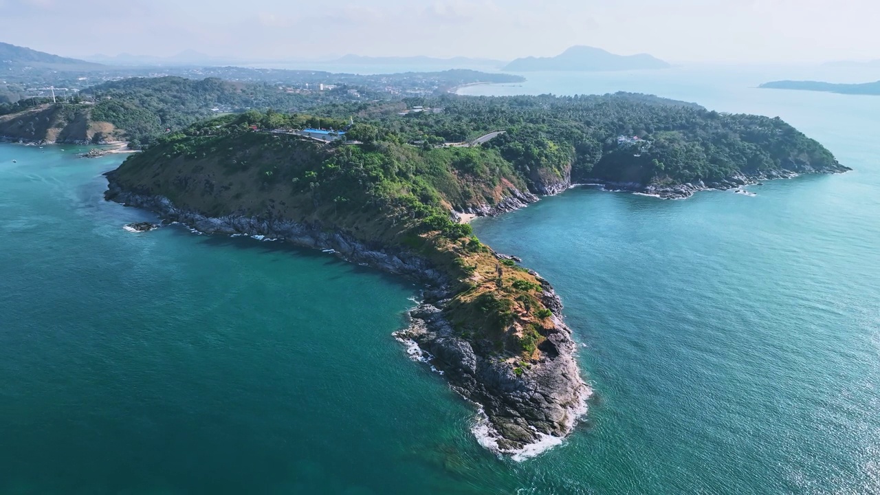 泰国普吉岛迷人的大海，阳光明媚的早晨，美丽的大海背景，自然和旅游理念视频素材