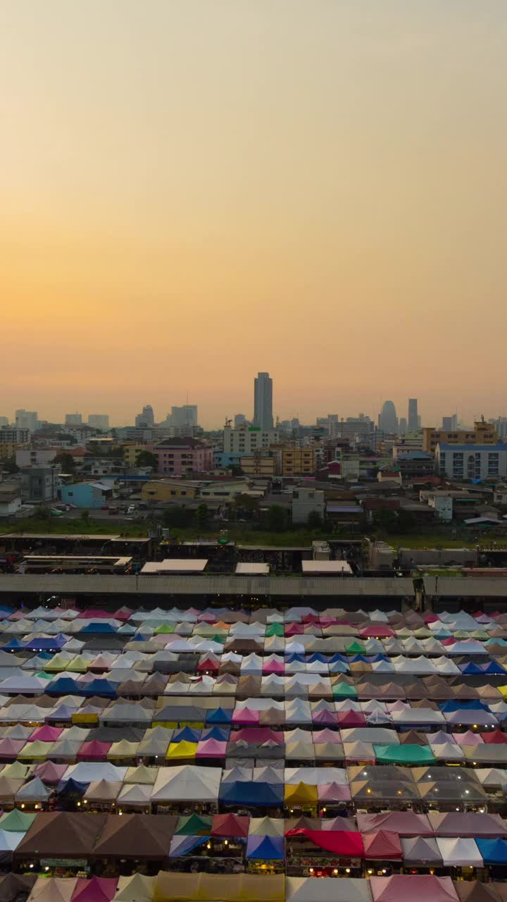 延时拍摄，黄昏时分的曼谷夜景。视频素材